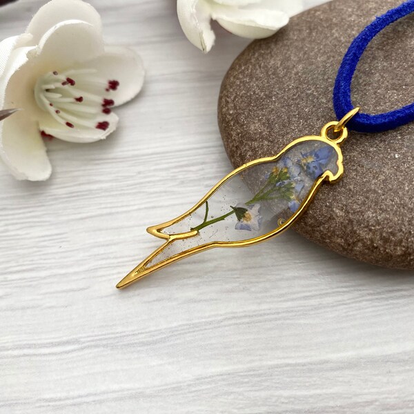 Pressed flower parrot pendant necklace with dried Forget me nots, Bird loss gift, Necklaces for women in the UK handmade in Britain