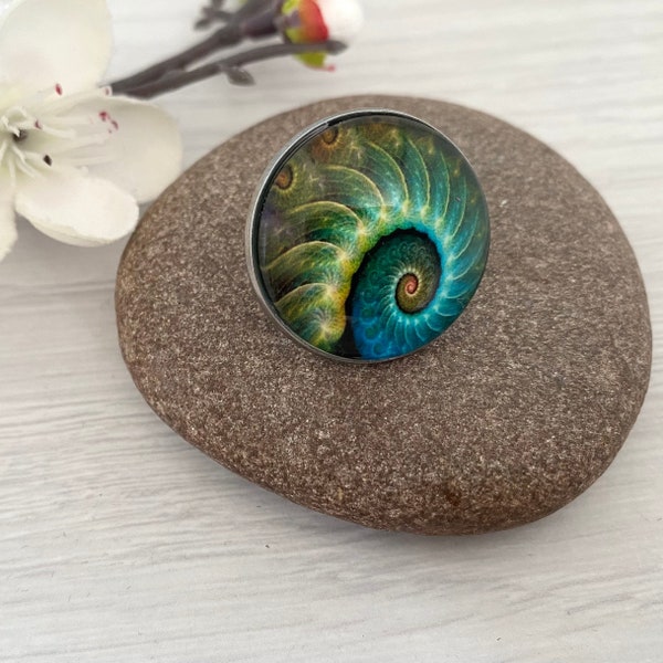 Emerald Green metal lapel pin with ammonite fossil detail, Unisex brooch, Clutch pins for men, Lapel pins in the UK, Groom or best man gift
