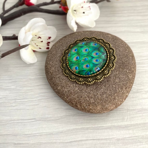 marieappleyarddesign Emerald Green Brooch with Peacock Feather Detail, Brooches for Women in The UK, Silver Round Brooch, Big Bold Jewellery, Gifts for Women