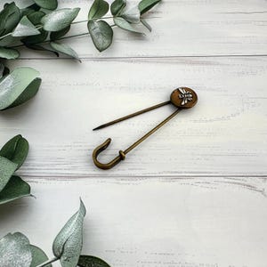 Metal scarf shawl or kilt pin, Bumble bee safety pin brooch, Bronze tone granny pin,