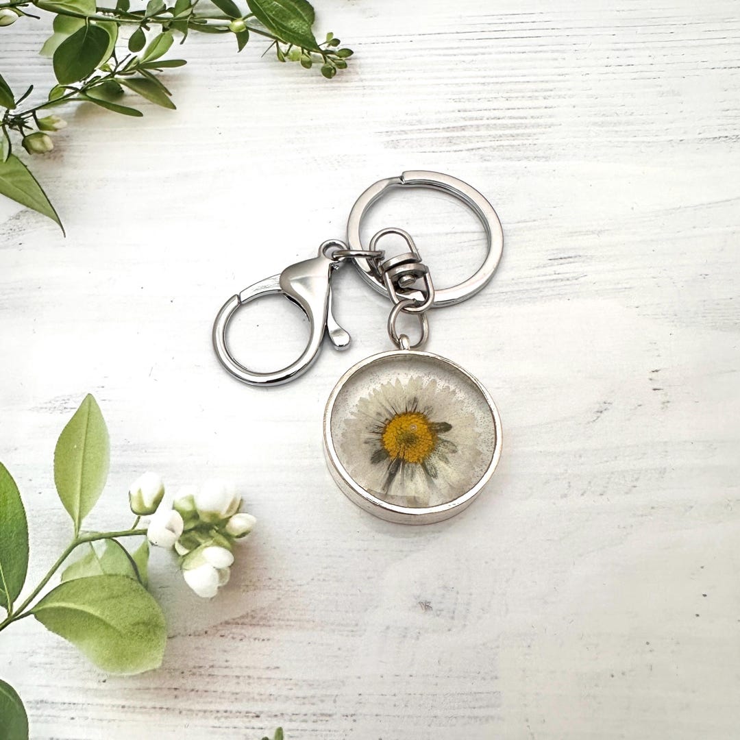 Pressed Daisy Keyring, Real Flower Keychain, Resin Handmade Bag Charm ...