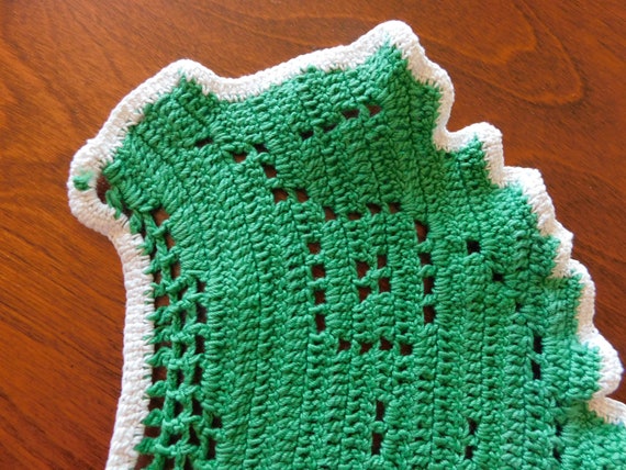 Vintage 1930's 1940's Hand Crocheted Green and Wh… - image 6