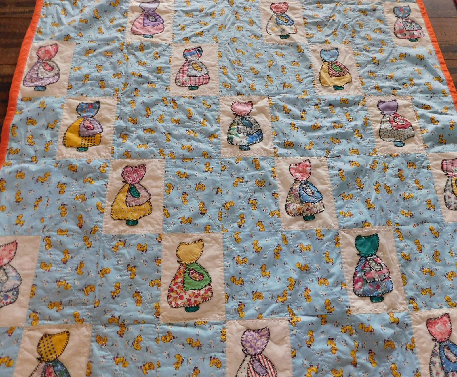 Vintage Bonnet Girl Quilt - Etsy
