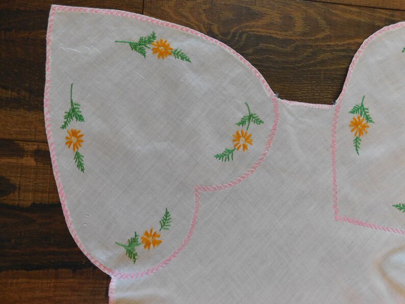Vintage Hand Embroidered Bridge Overlay Tablecloth or Bread Basket