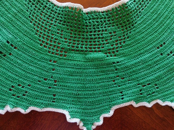 Vintage 1930's 1940's Hand Crocheted Green and Wh… - image 4