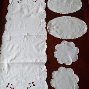 Set of 5 pieces of Solid Ivory Colored Hand Embroidered Scalloped Cut Work 1930&#39;s Table Dresser Linens