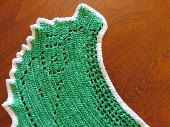 Vintage 1930's 1940's Hand Crocheted Green and Wh… - image 2