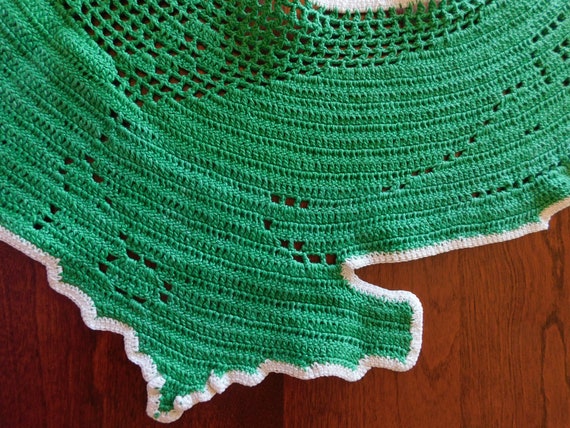 Vintage 1930's 1940's Hand Crocheted Green and Wh… - image 5