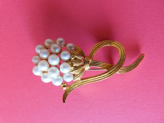 Gold and Faux Pearl Brooch or Lapel Pin Floral Br… - image 2