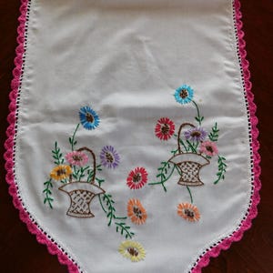 Vintage Linen Floral Basket Table Runner Dresser Scarf Flower Basket Table Runners