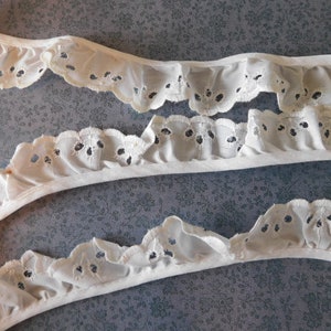 Vintage 1970&#39;s White Eyelet Scalloped Dress Trim