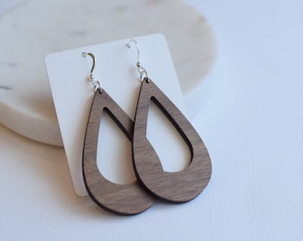 Boucles d'oreilles creuses en noyer en forme de larme, boucles d'oreilles en bois, boucles d'oreilles en bois en forme de larme, boucles d'oreilles en bois, boucles d'oreilles en bois naturel, boucles d'oreilles écologiques