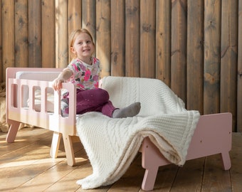 Space-Saving Children's Bed with Adjustable Mattress - Versatile and Durable Design