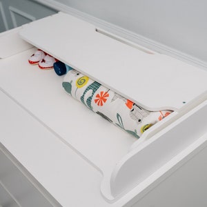 Tampo de mesa para troca de fraldas moderno para bebê, Tampo de mesa para troca em madeira personalizado