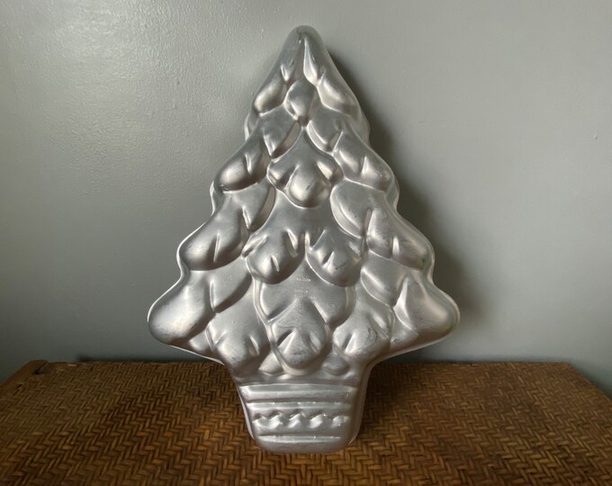 Christmas Tree Cake Pan, Vintage Aluminum Holiday Mold, Xmas Baking, Cake Mold, Retro Bakeware