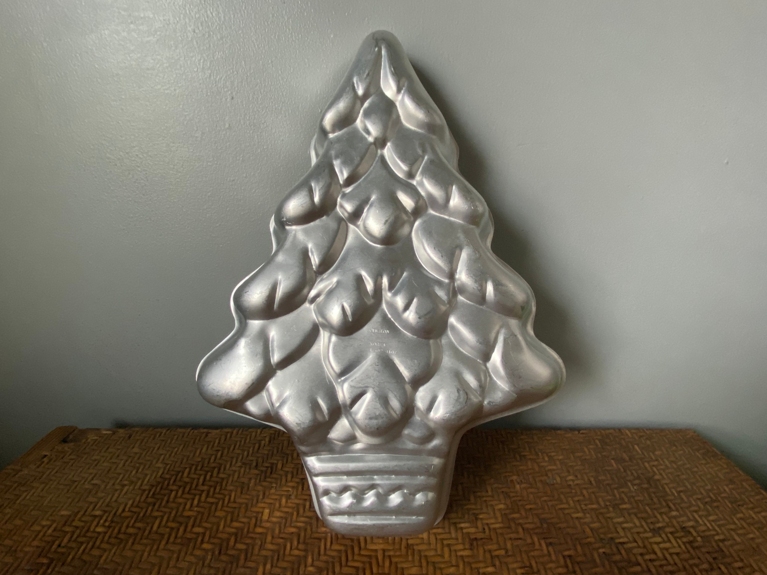 4 Christmas Baking Cake Pans or Cake Molds, 2 Santa Claus, Xmas Tree &  Muffin