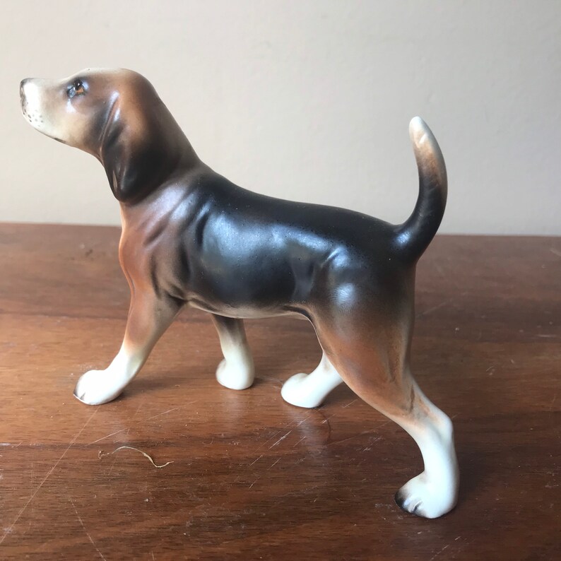 beagle dog figurine