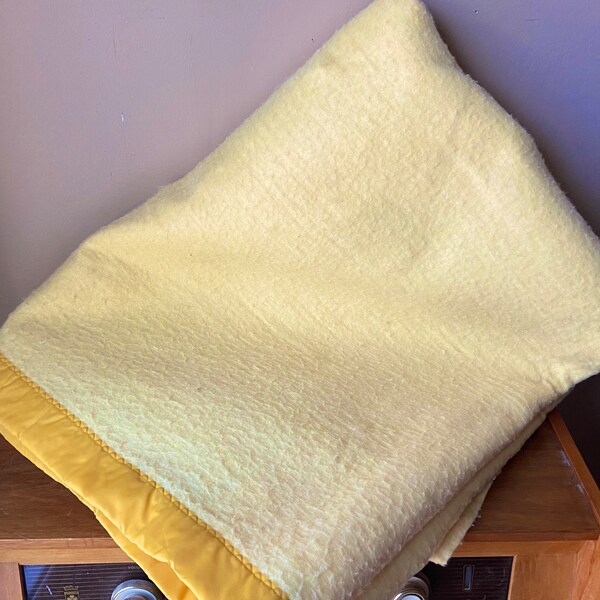 Mid Century Blanket, 94" X 70", Vintage Yellow Blanket, Full Queen Size 1950s Blanket, Camping Blanket, Picnic, Throw, Cabin