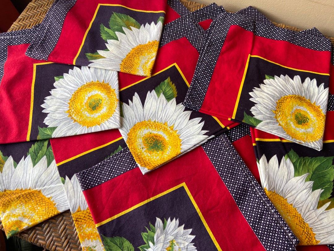 Vintage Daisy Napkins, Set of 19, Handmade Napkins, 16 X 16, Bright