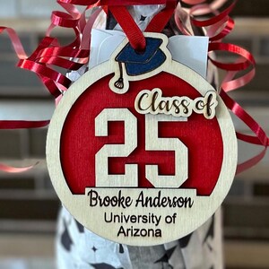 Afstudeerornament, gepersonaliseerd ornament, cadeau, universiteitscadeau, middelbare schoolcadeau, klasse van 2025-cadeaus