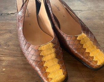 Betty Barclay Crocodile Slingbacks from the 1960's. Original Vintage and in amazing condition. Size 4, 37, tan and yellow.