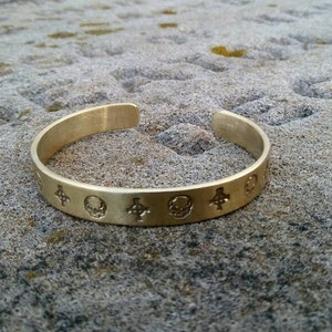 Scull pirata celta cruz pulseira mão carimbada cor de ouro bronze gótico goth braço anel manguito pulso torc unissex presente humano sculls macabro