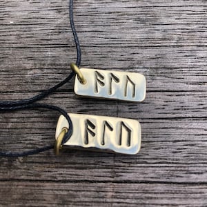 Pingente RUNE Amuleto rúnico nórdico Alu runas Pingente feito à mão de latão Elder Futhark