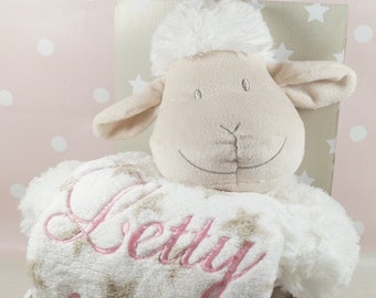 Coffret cadeau - couverture bébé avec prénom + mouton crème - cadeau - naissance - baptême (111023)