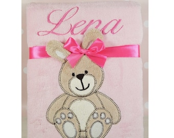 Couverture bébé brodée du nom et de la date - 76 x 102 cm - rose avec lapin - cadeau de baptême, naissance, anniversaire (802027)