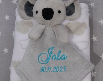 BotoBaby®  GESCHENKSET Grau - Koala 368100 - Schmusetuch mit Namen und Datum bestickt  + Babydecke  - Geschenk Geburt Taufe Babyshower