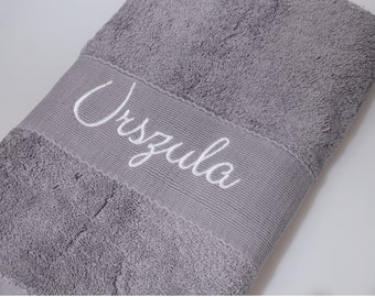 Bath towel embroidered with name - 70 x 140 cm - gray - 320141 - 500g/m2 - GIFT - BotoHome -