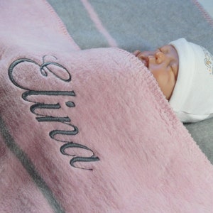 Babydecke mit Namen bestickt Baumwolle 75x100 cm Rosa grau 882001 Geburt Geschenk Taufe Bild 1