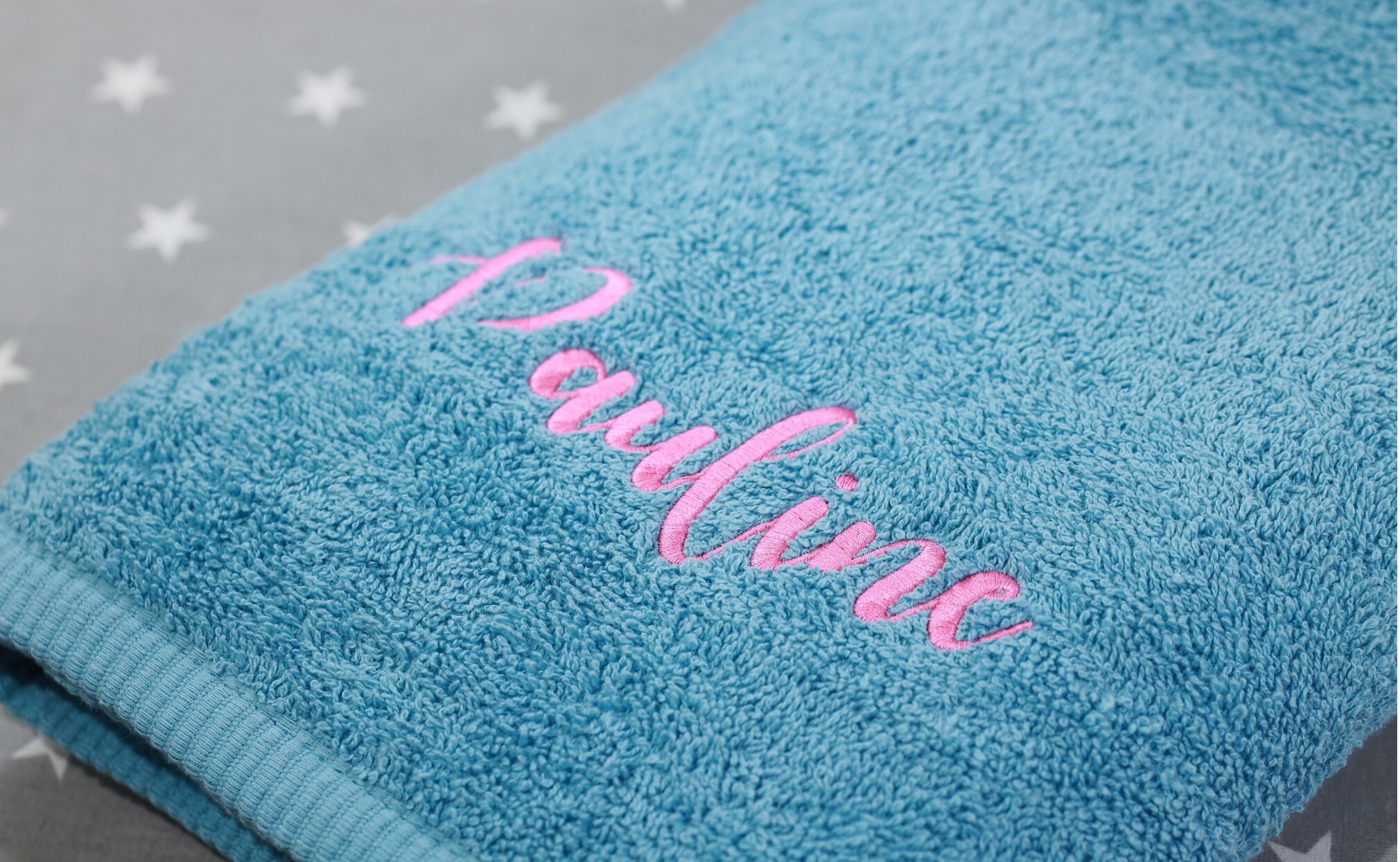 Personalisiertes Duschtuch Bestickt (70x130 Cm, 550 G/m²) – Mit Namen Oder Text