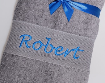 Personalized bath towel with name – 320141 – Embroidered towel 70 x 140 cm – Grey, 500 g/m2 – Gift for him & her – BotoHome –