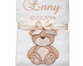 Gepersonaliseerde babydeken met naam, geboortedatum, gewicht en geboortetijd; beige knuffeldeken met teddybeer; cadeau voor geboorte of doop.