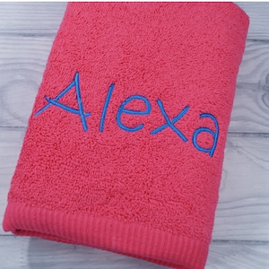 Asciugamano ricamato con nome 70x140 - rosa caldo - regalo - 100% cotone - 140224