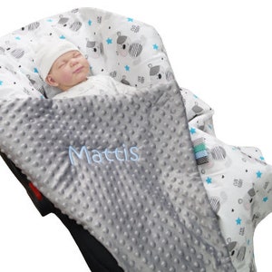 Dwuwarstwowy kocyk z imieniem - KOCYK WRAP - 90 x 90 cm - kocyk dziecięcy do fotelika - bawełna (szary - misie) 800110