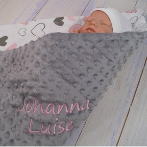 Zweilagige Babydecke mit Namen Baumwolle 75x100 cm 1 cm FÜLLUNG Grau Herzen 900125 Bild 1