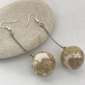 Orecchini lunghi. Gioielli di carta. Pronto per la spedizione. Orecchini di carta. Riciclato.  Orecchini pendenti. Eco friendly. Regalo riciclato per lei.