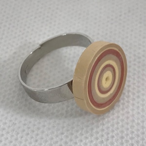 Anello di carta. Gioielli di carta. Gioielli alternativi eco-friendly. Quilling. Anello con sfumature marroni. Anello geometrico.