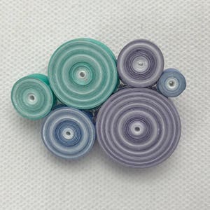 Spilla di carta quilling. Gioielli di carta. Unico nel suo genere. Eco friendly. Regalo unisex. Pronto per la spedizione. Gioielleria contemporanea. Gioielli geometrici.