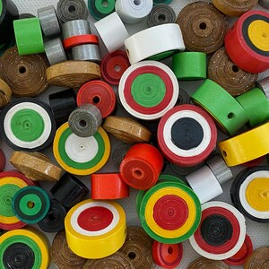 Perles en papier, assortiment de 100 perles, pack de variétés de perles écologiques, composants de bijoux, kit d'inspiration pour l'artisanat en papier