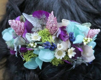 Comb flowers preserved in blue tones for country style weddings.