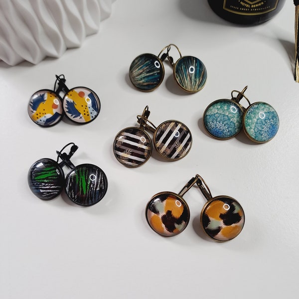 Boucles d'oreilles dormeuses cabochons - motifs abstrait - boucles d'oreilles vertes, noires, jaunes.