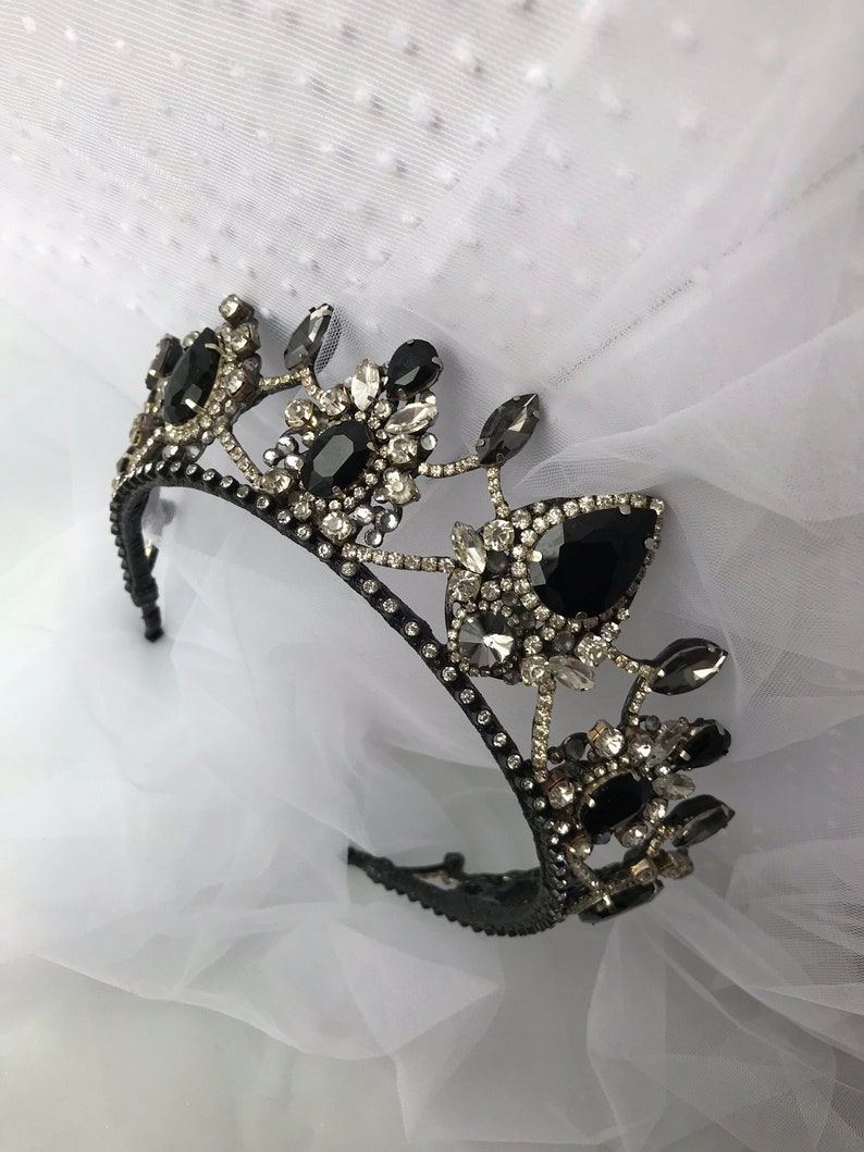the dark crowns the dark crowns