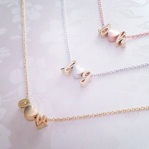 Letra inicial Nombre Monograma Collar Oro rosa Plata Oro / Regalo de dama de honor / Dama de honor / Niña de las flores / Banquete de boda / Madre o novia