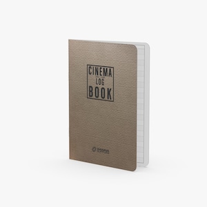 Può includere: Un quaderno marrone con il testo "CINEMA  THE FILM LOG BOOK" sulla copertina. Il quaderno ha una rilegatura bianca e pagine bianche a righe.