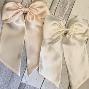 Large ivory satin Hair Bow, wedding hair bow, classic ivory hair bow, bows for ladies, bow for girls, bridesmaid bow, large satin bow
