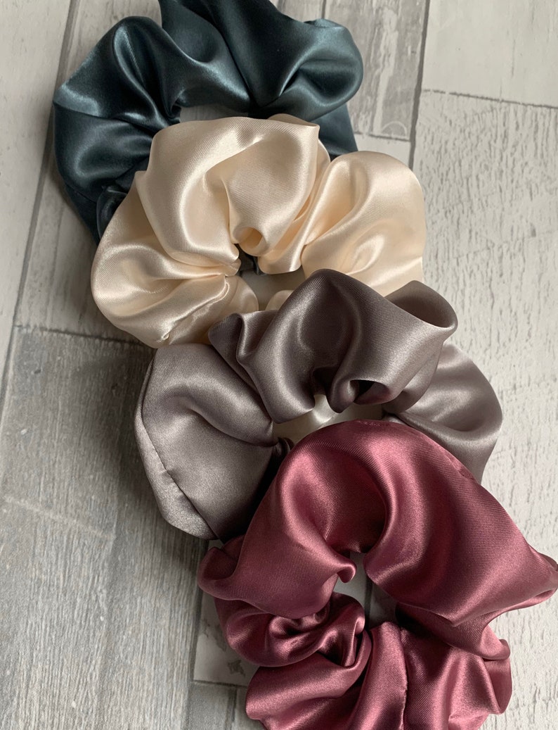 Scunci Original Velvet Hair Scrunchies In Warm Winter Fashion Colors - Foto 8