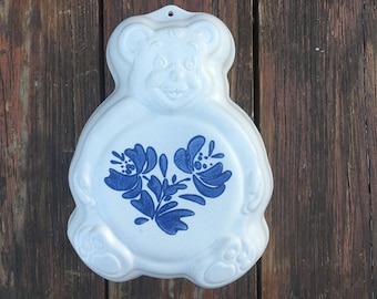 Pfaltzgraff Yorktowne teddy bear mold blue and white